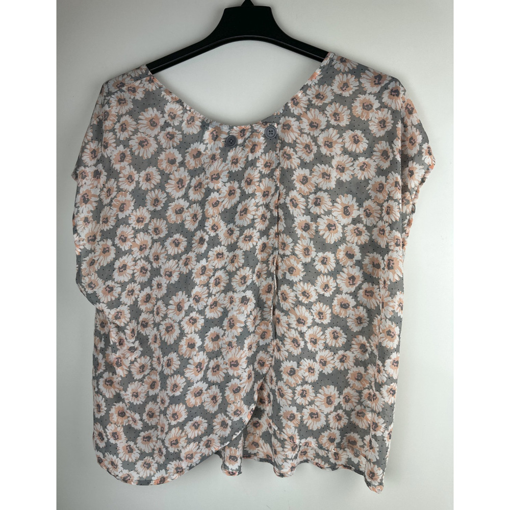 ✨2/$20 Torrid Floral Sheer Chiffon Pleated Tulip Back Blouse Top Plus Size 2 2X - Picture 7 of 7